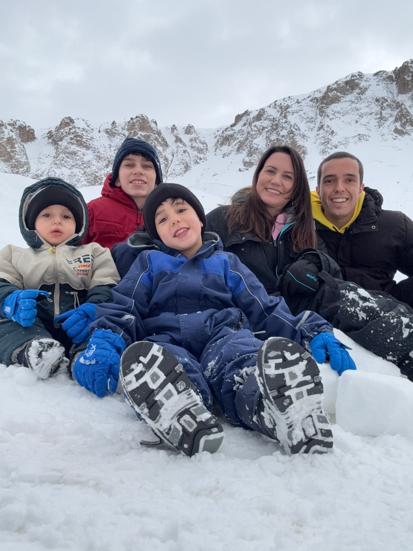 Família na neve no Chile